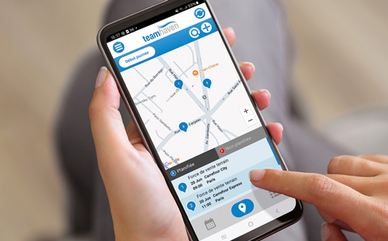 Téléphone affichant une carte sur l’application mobile TeamHaven